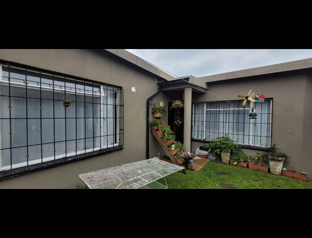 3 BEDROOM HOUSE FOR SALE IN FLORENTIA